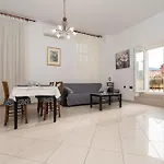 Aparment Kod Kule * ツレス