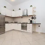 Aparment Kod Kule アパート