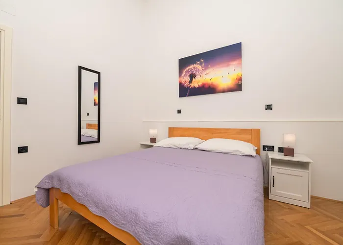 Aparment Kod Kule 茨雷斯