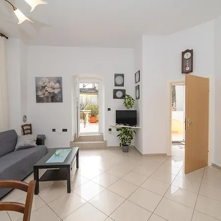 Aparment Kod Kule